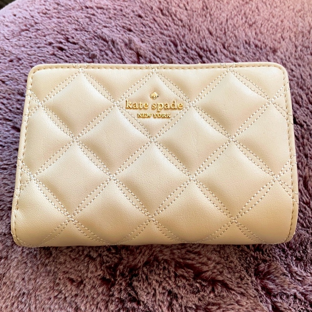 Kate Spade Cream Quilted Leather Wallet Like New